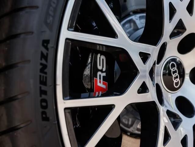 Audi RS3 Sportback sedili a guscio spoiler in carbonio matrix