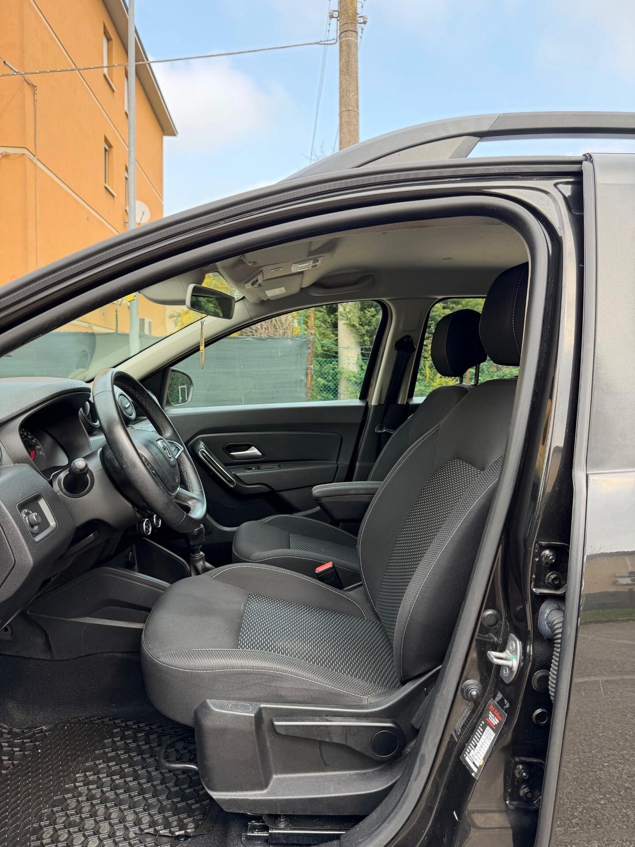 Dacia Duster 1.5 dci - NEOP. - NAV. - 12 MESI DI GARANZIA -