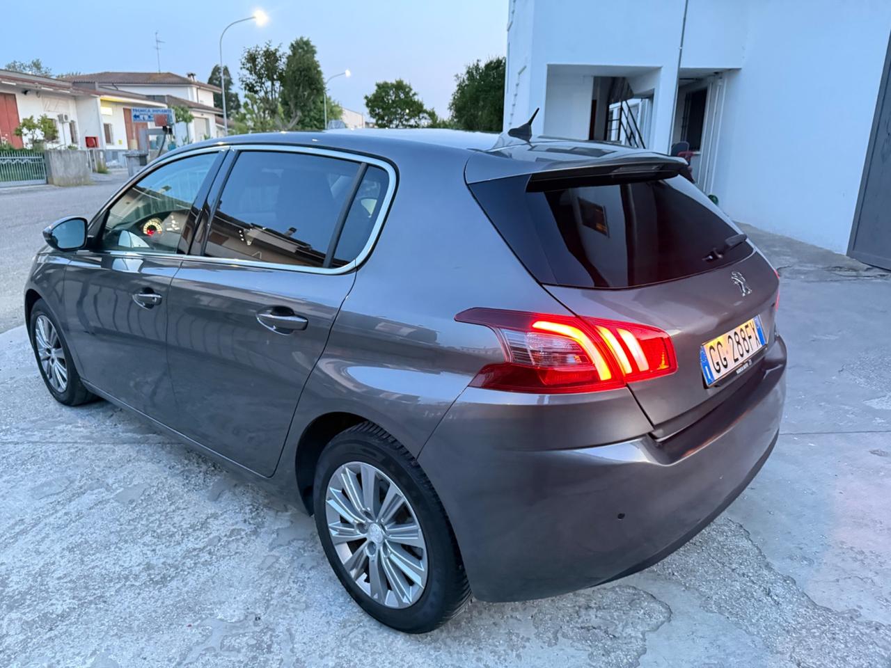 Peugeot 308 1.2 Turbo Benzina POCHI KM 2021 NEOPAT