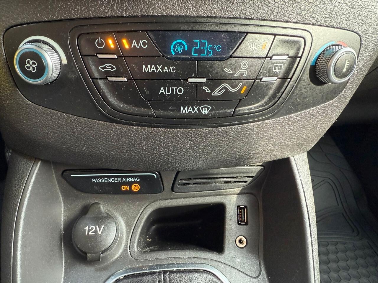 Ford Tourneo Courier 1.0 EcoBoost 100 CV Titanium