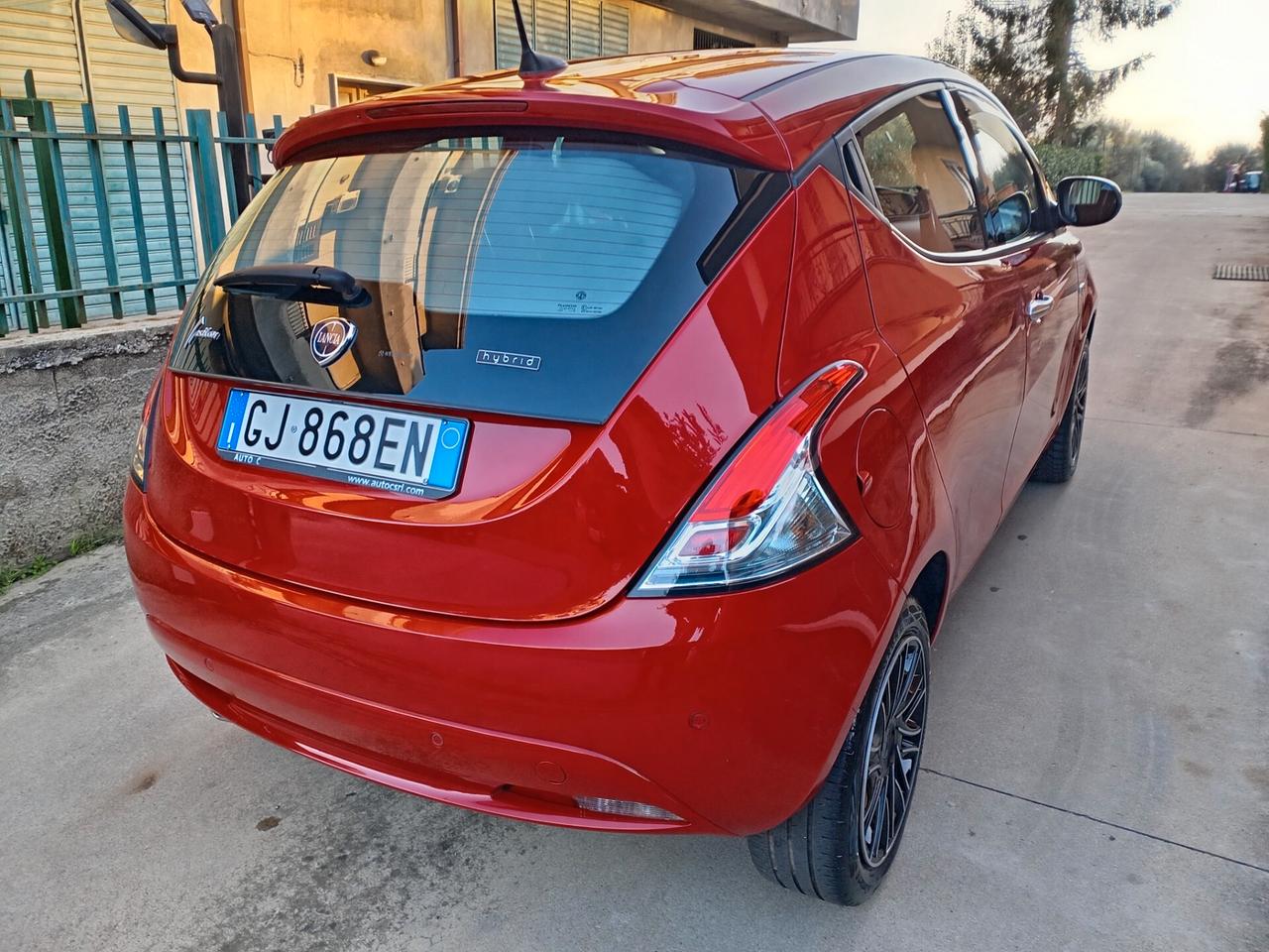 Lancia Ypsilon 1.0 FireFly 5 porte S&S Hybryd Gold