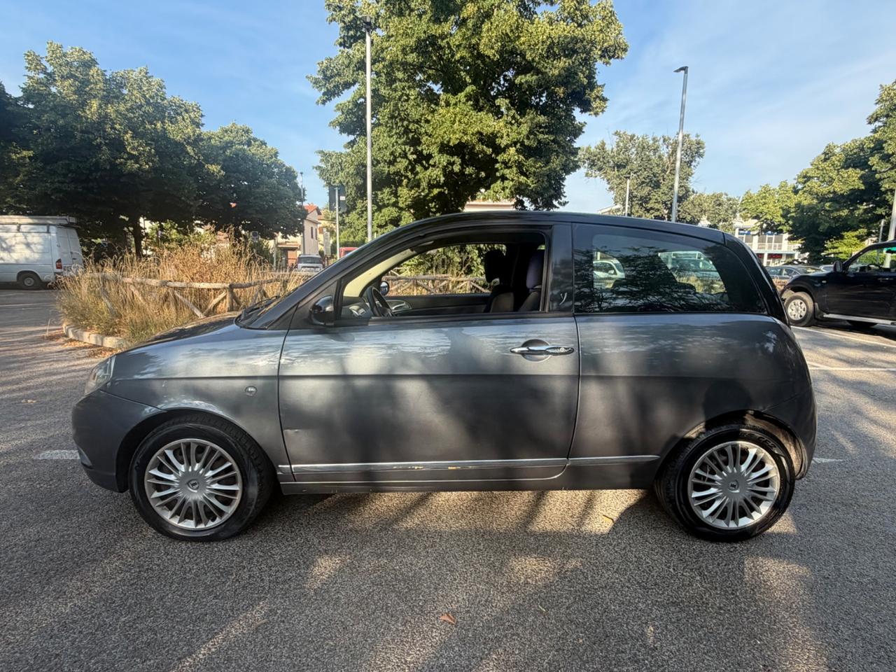 Lancia Ypsilon 1.3 MJT 75 CV Platino