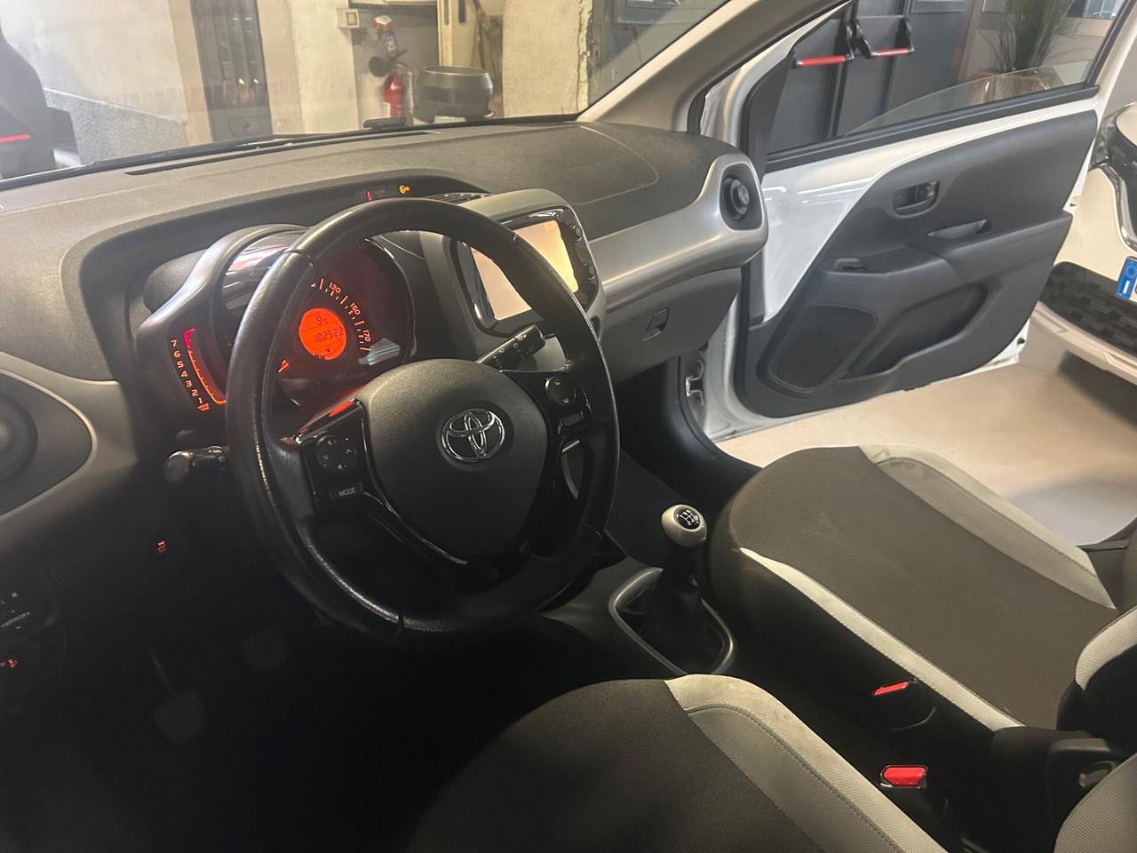 Toyota Aygo 1.0 VVT-i 69 CV 5 porte x-clusiv