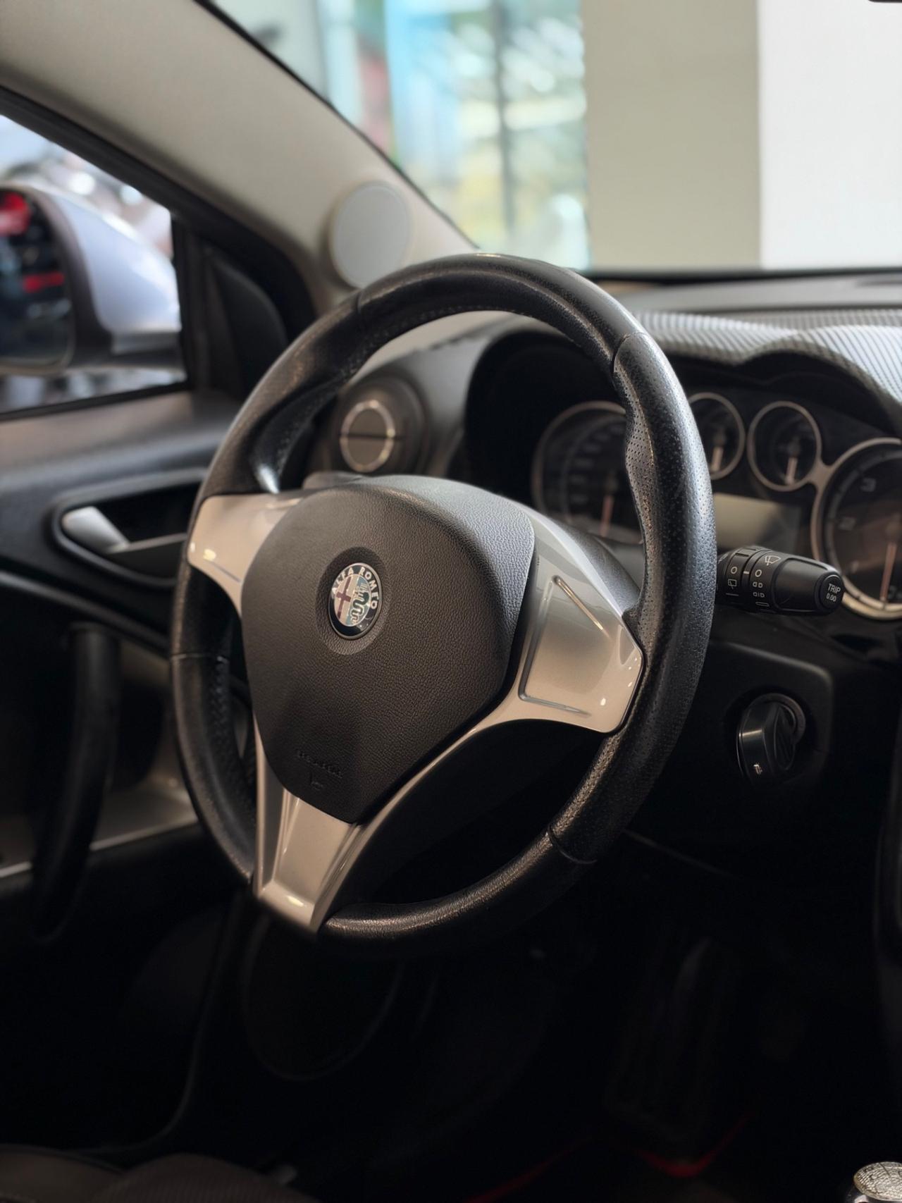 Alfa Romeo MiTo 1.6 JTDm 16V Distinctive Premium Pack