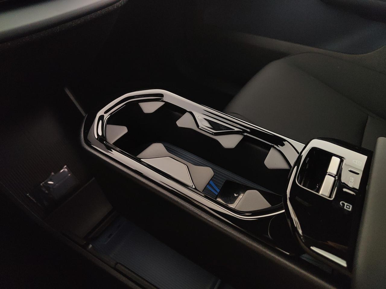 VOLVO EX30 Plus P5 Long Range Electric