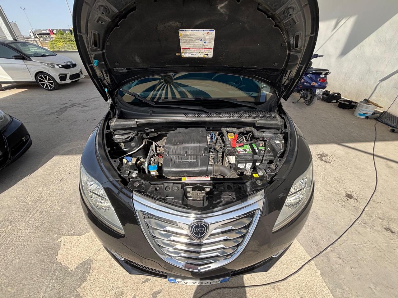 Lancia Ypsilon 1.2 69 CV 5 porte S&S Silver