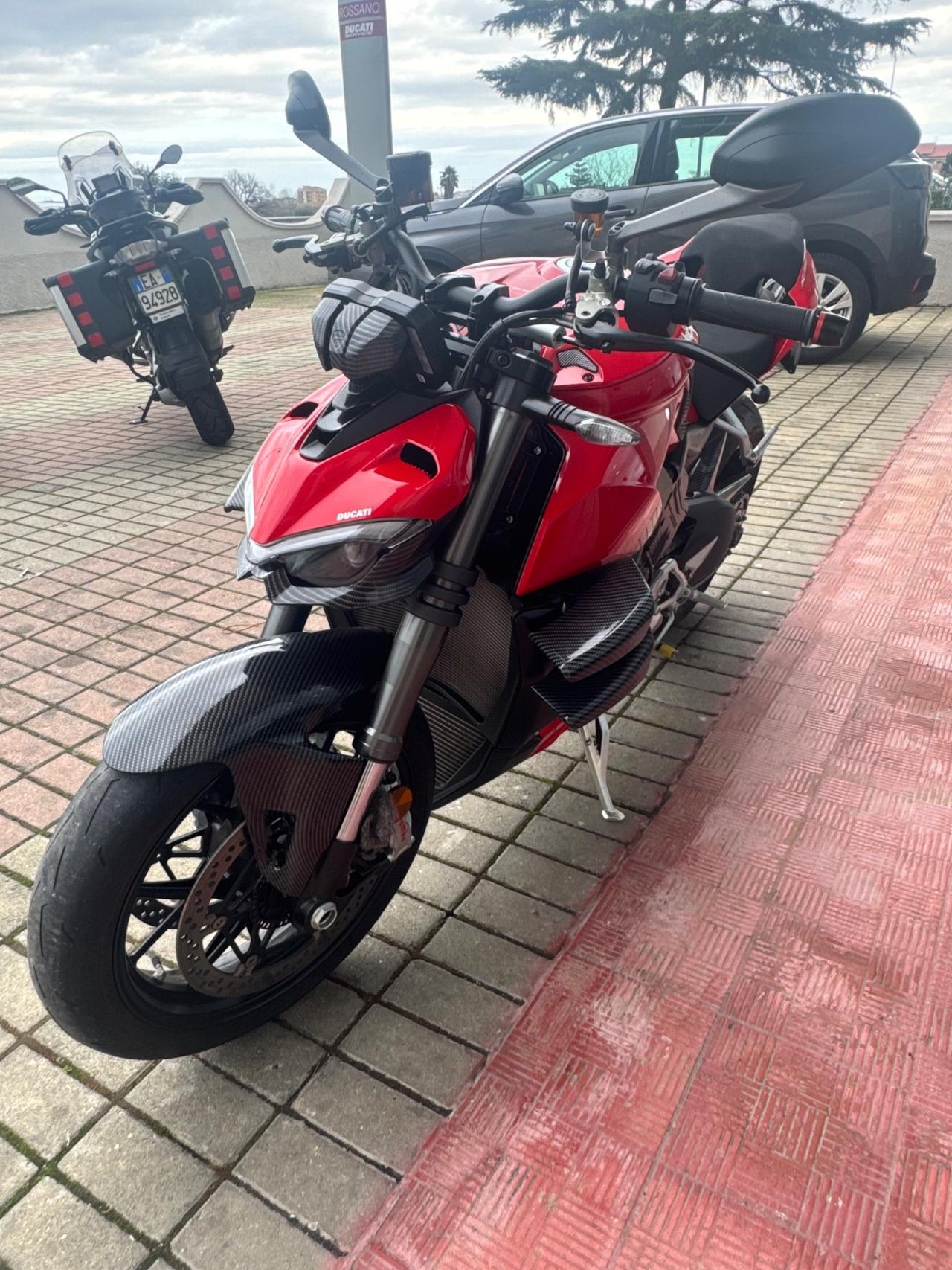 Ducati Streetfighter V4 Performance