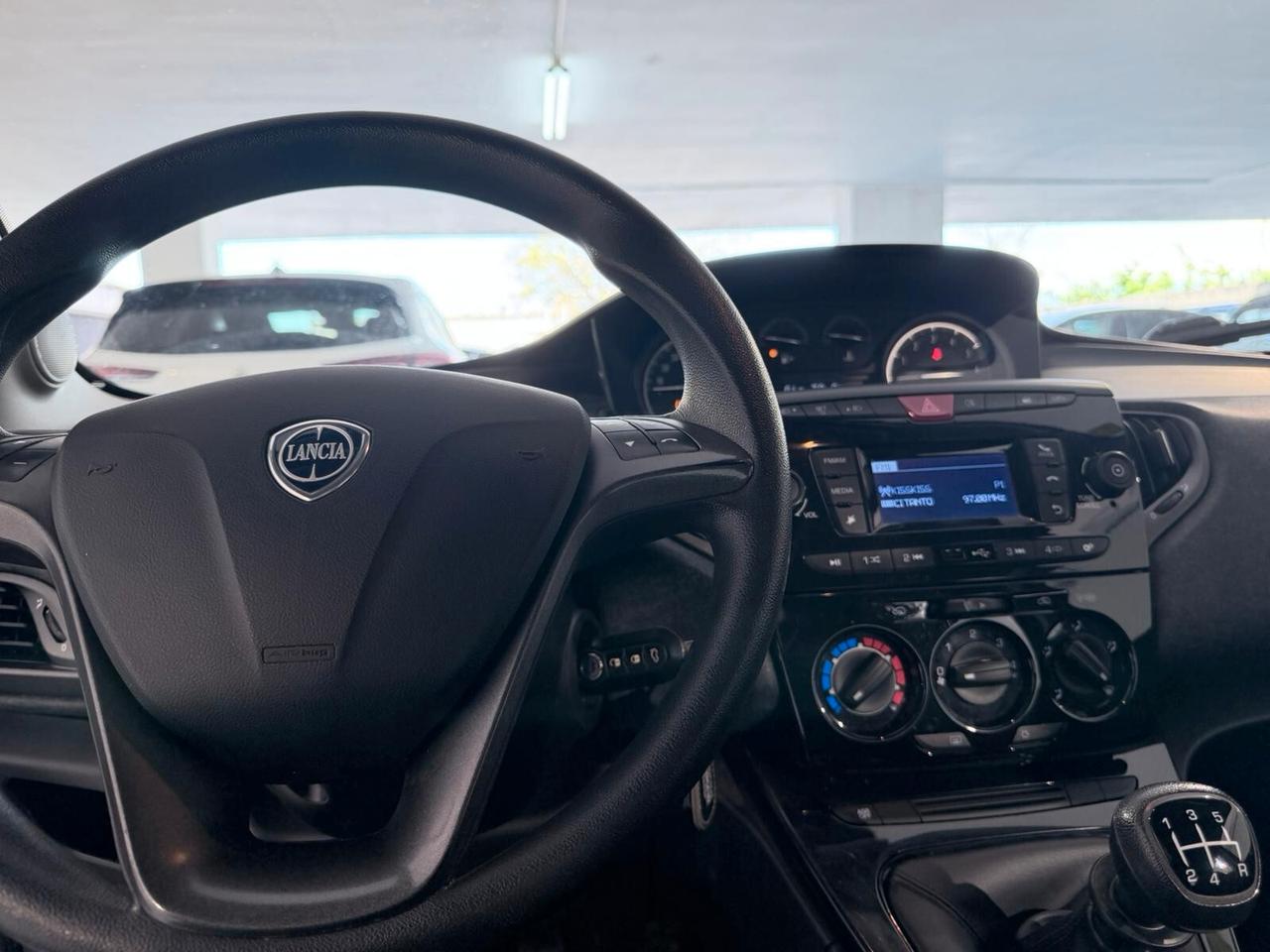 Lancia Ypsilon GPL ACCONTO 0€ RATE DA 200€ AL MESE