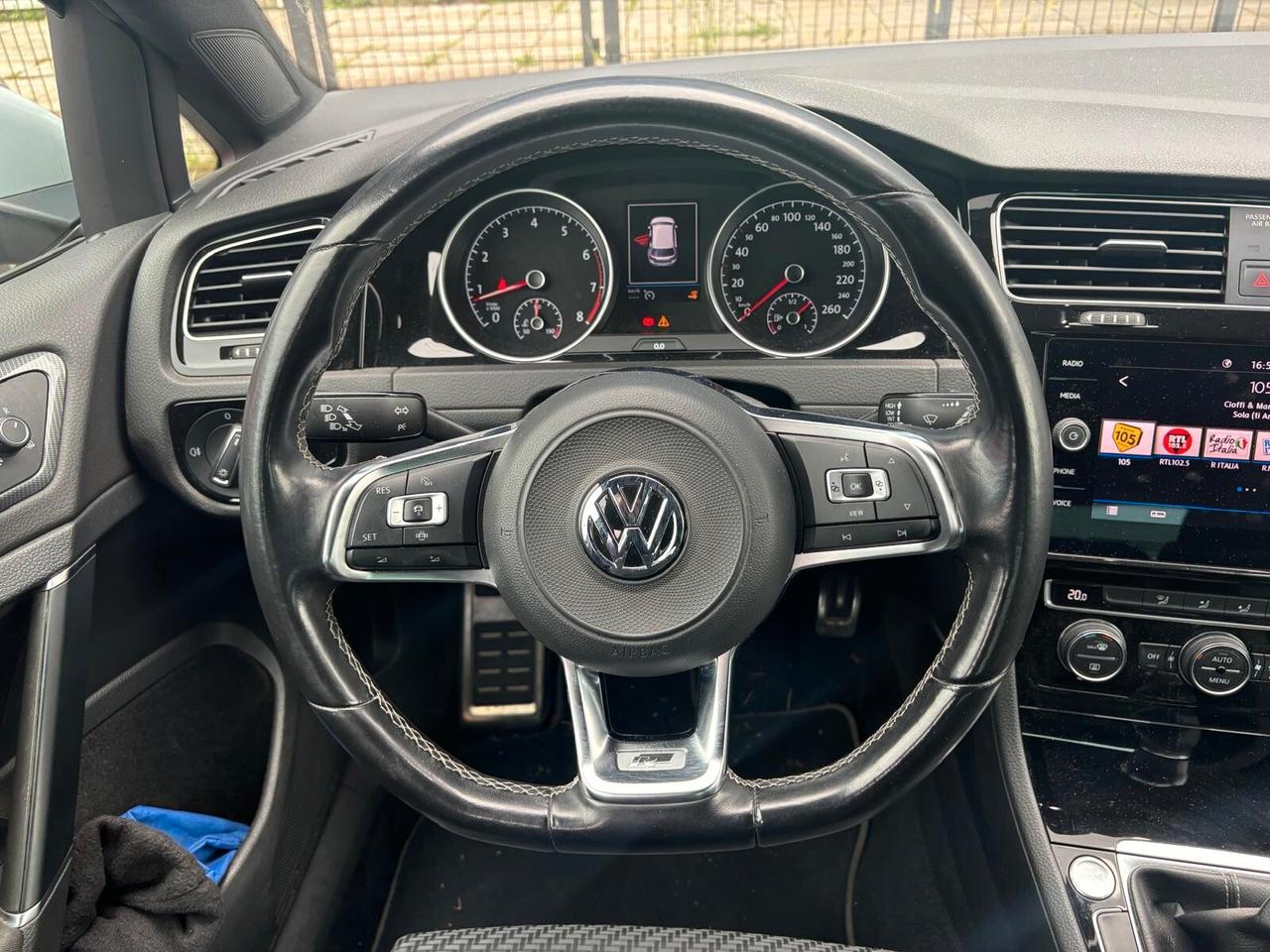 Volkswagen Golf 1.5 TSI 5p. R-line