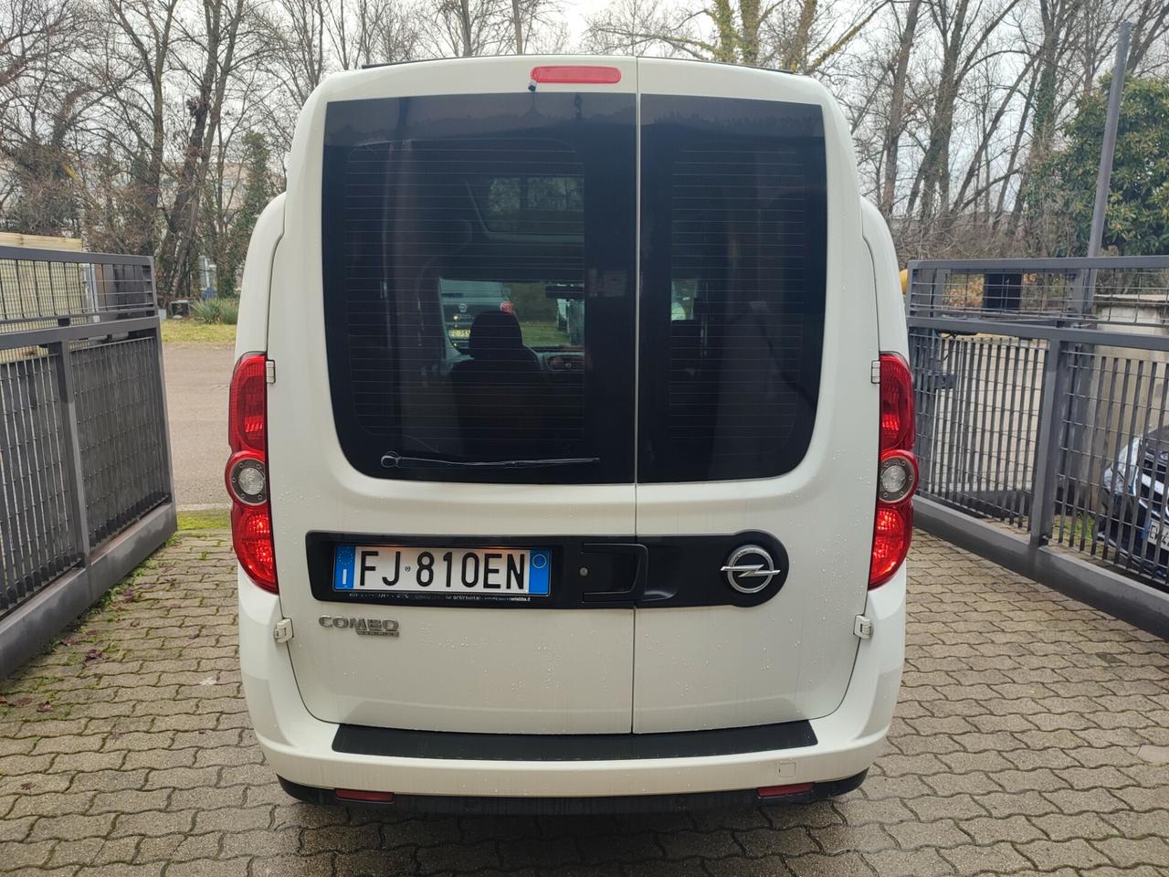 OPEL COMBO 1.4BENZINA 2017 EURO6B PEDANA DISABILI ELETTRICA