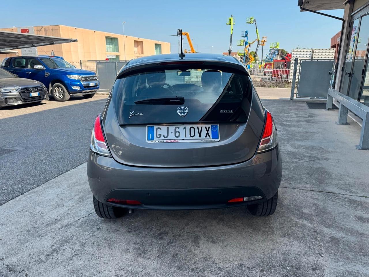 Lancia Ypsilon 1.0 FireFly 5 porte S&S Hybrid Ecochic Silver
