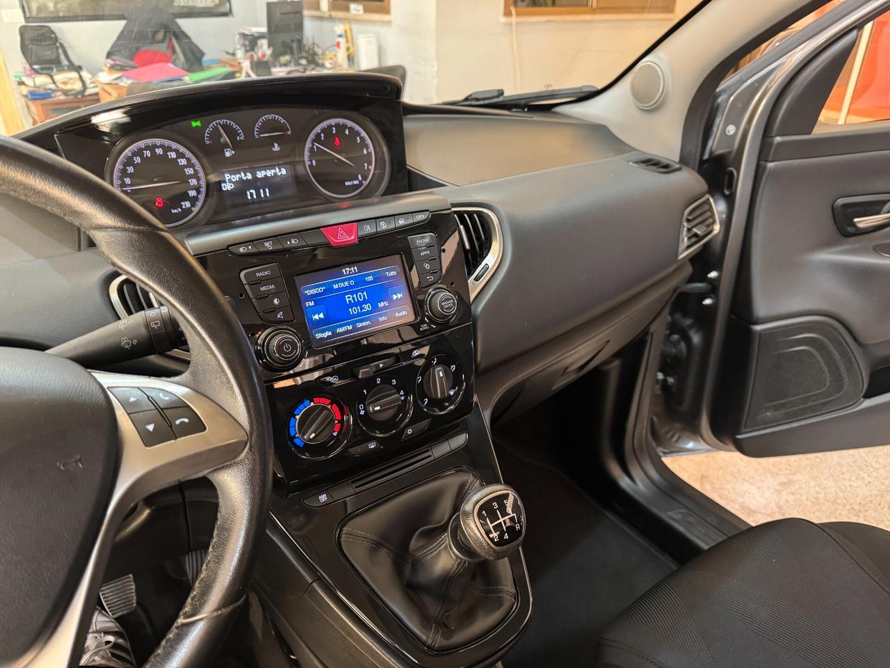 Lancia Ypsilon 1.2 69 CV 5 porte Gold OK NEOPATENTATI