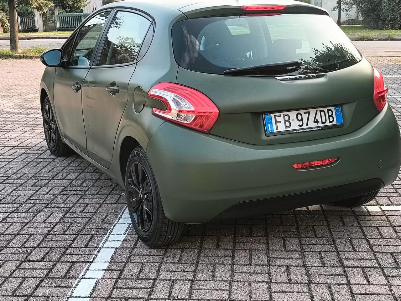 Peugeot 208 1.4 HDi 68 CV 5 porte Allure..CELL 320 147 1147 WUATSAPP 3276540940