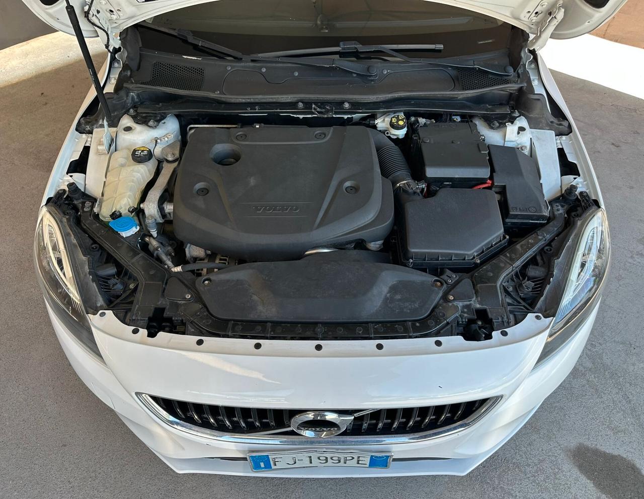 Volvo V40 D2 R-design Momentum