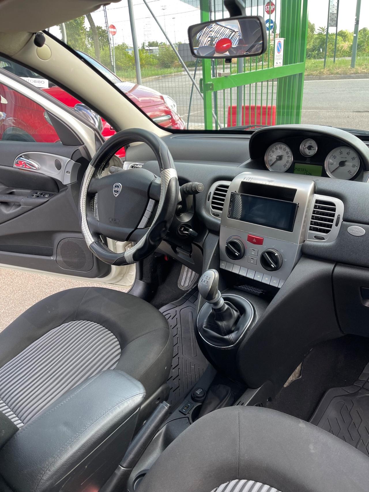 Lancia Ypsilon 1.4 Oro Ecochic GPL