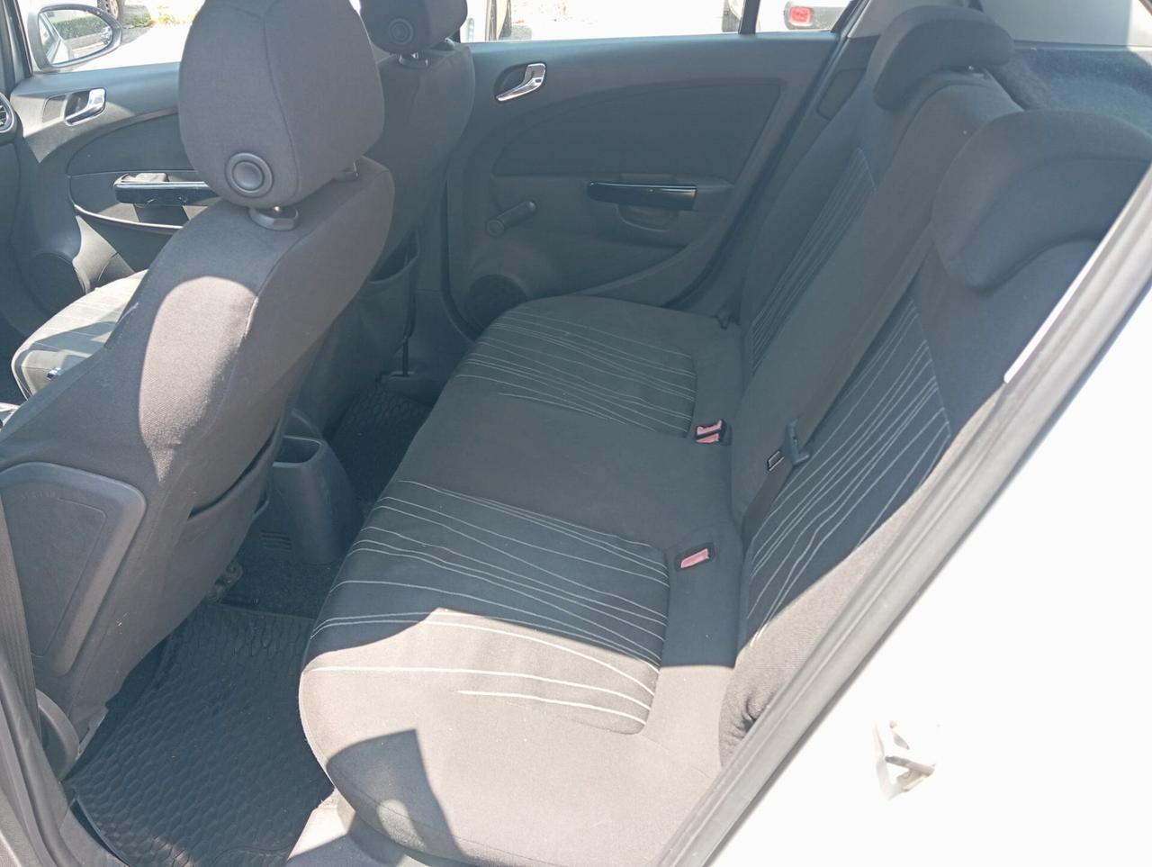 Opel Corsa 1.2 5 porte Club