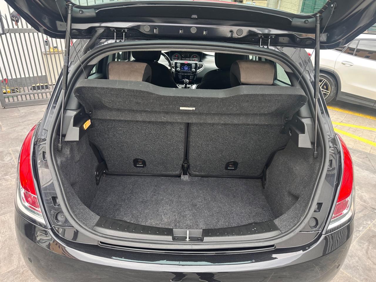 Lancia Ypsilon 1.2 69 CV 5 porte Gold