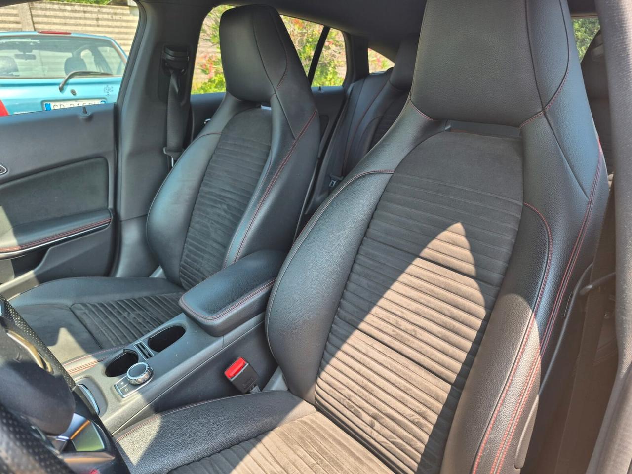 Mercedes-benz CLA 200 Premium PACK AMG