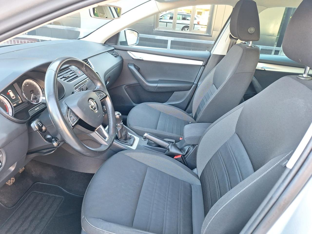 Skoda Octavia 1.6 TDI SCR 115 CV sw UNICO PROPRIETARIO IVA ESPOSTA X NEOPATENTATI