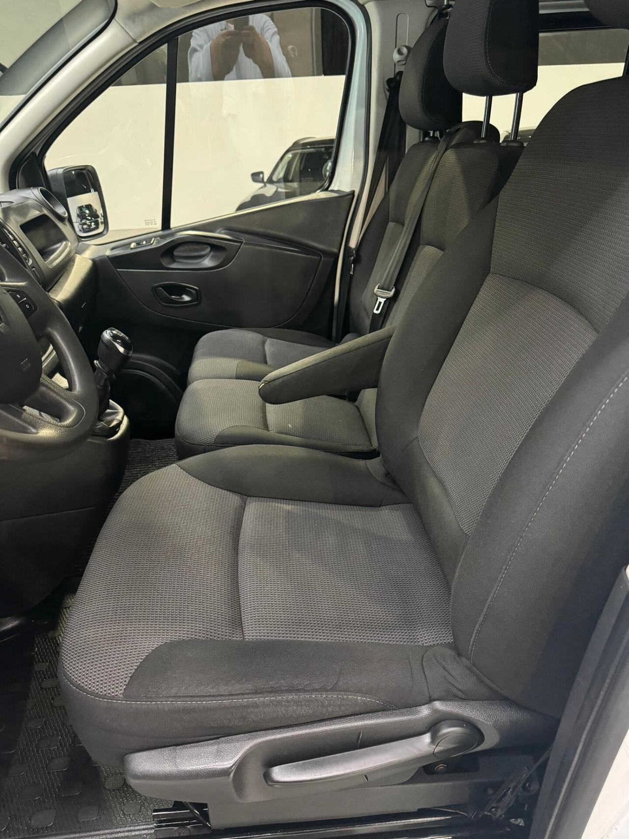 RENAULT TRAFIC 6 POSTI