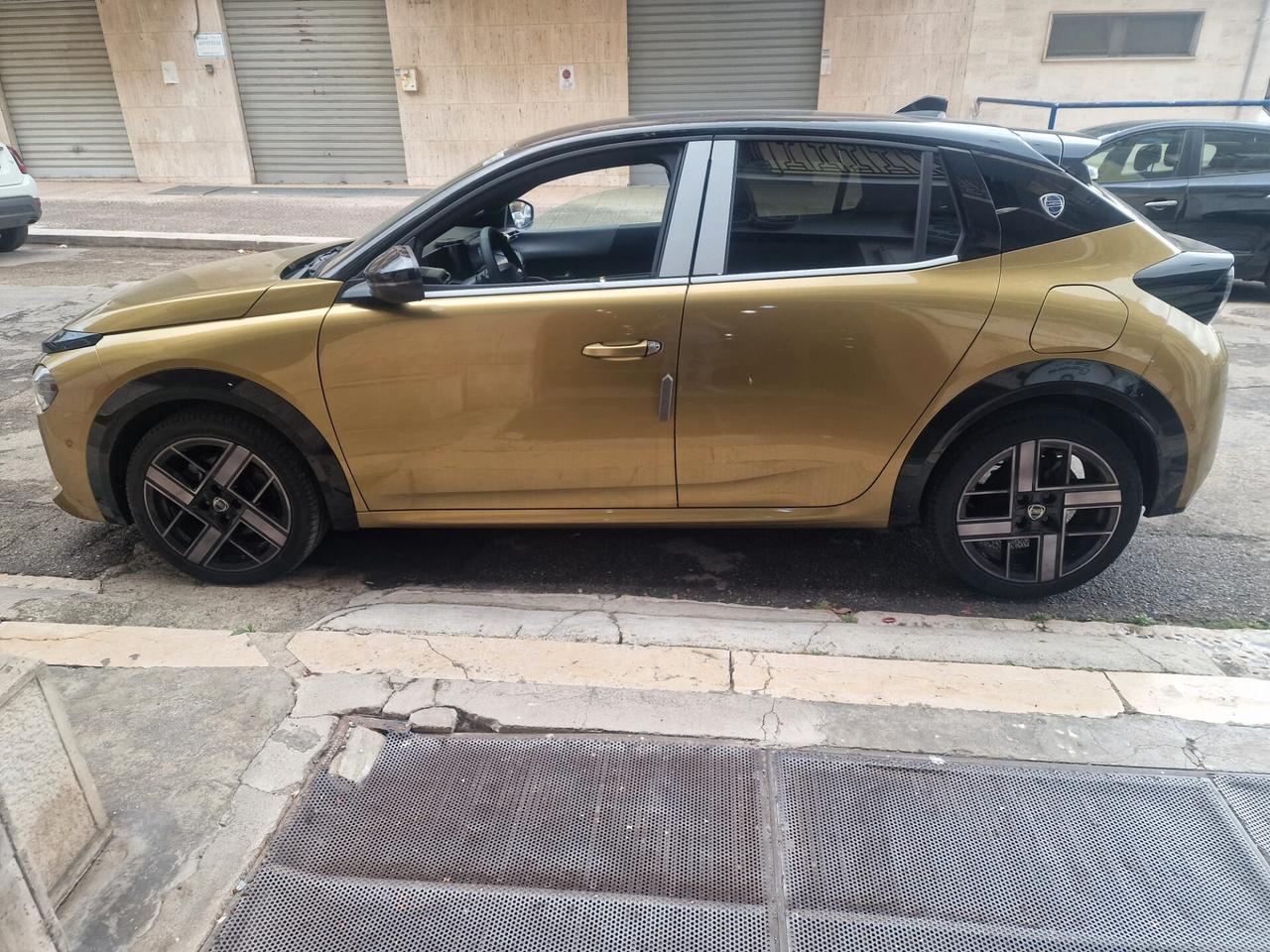 Lancia Ypsilon Hybrid e-DCT