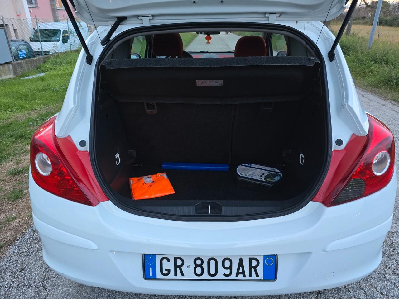 Opel Corsa 1.2 Benzina con GARANZIA-NEOPATENTATI