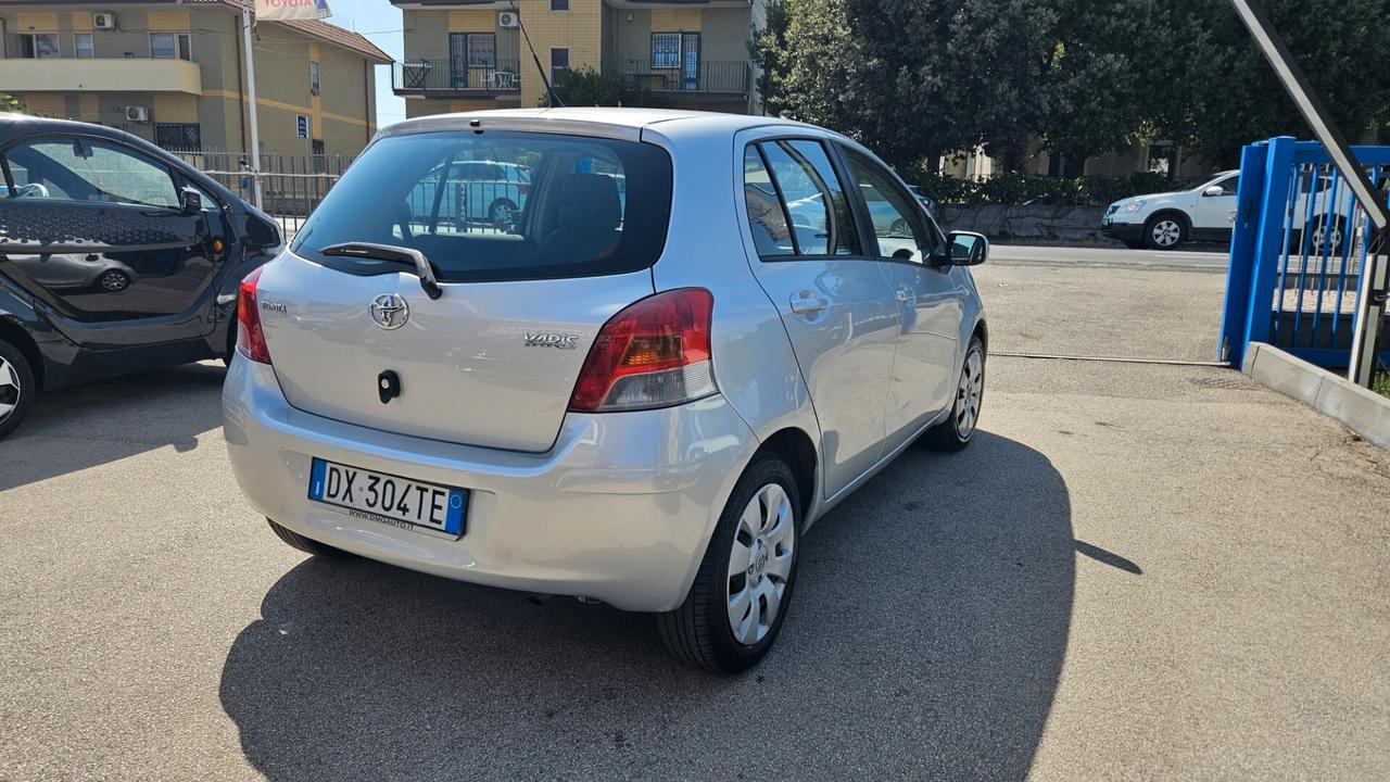 Toyota Yaris 1.0 5 porte Sol