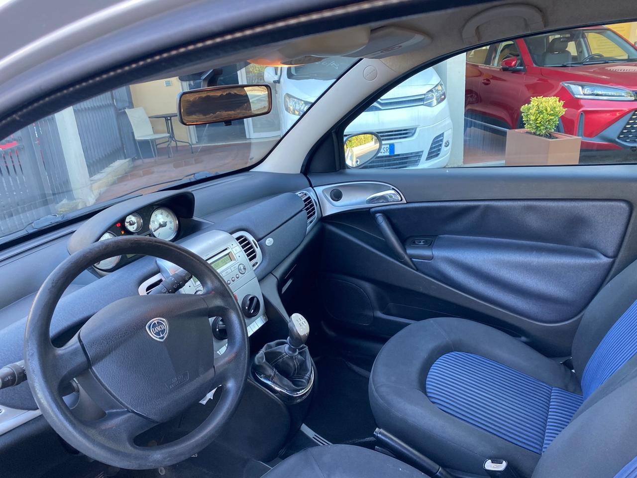 Lancia Ypsilon Argento ok neopatentati