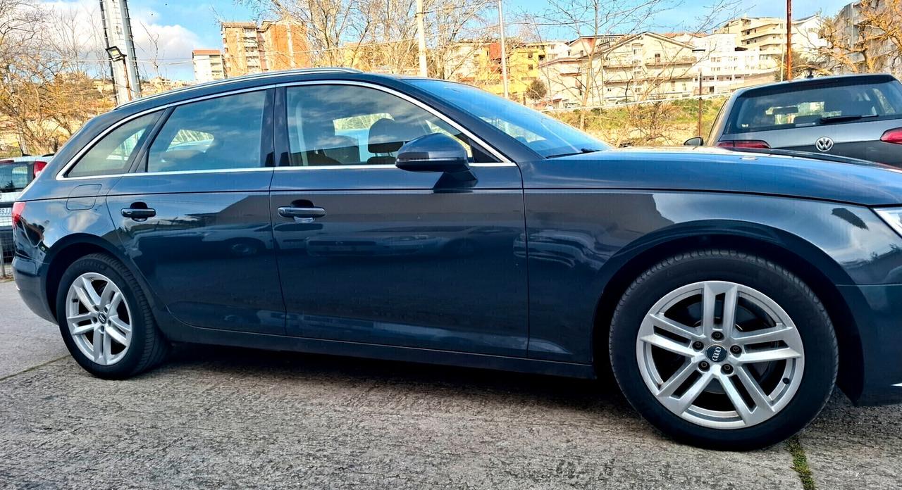 AUDI A4 Avant 2.0 TDI 150 CV ultra S tronic Sport