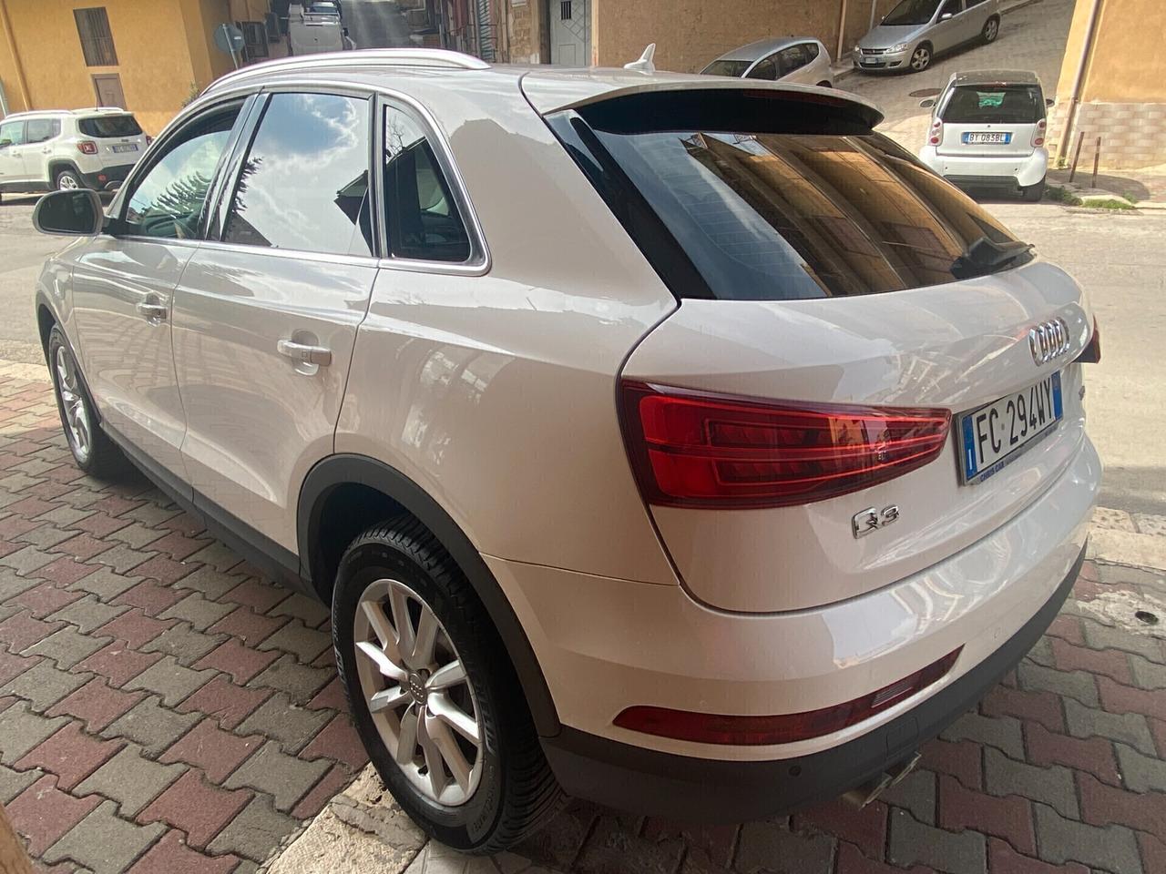 Audi Q3 2.0 TDI 120 CV Business