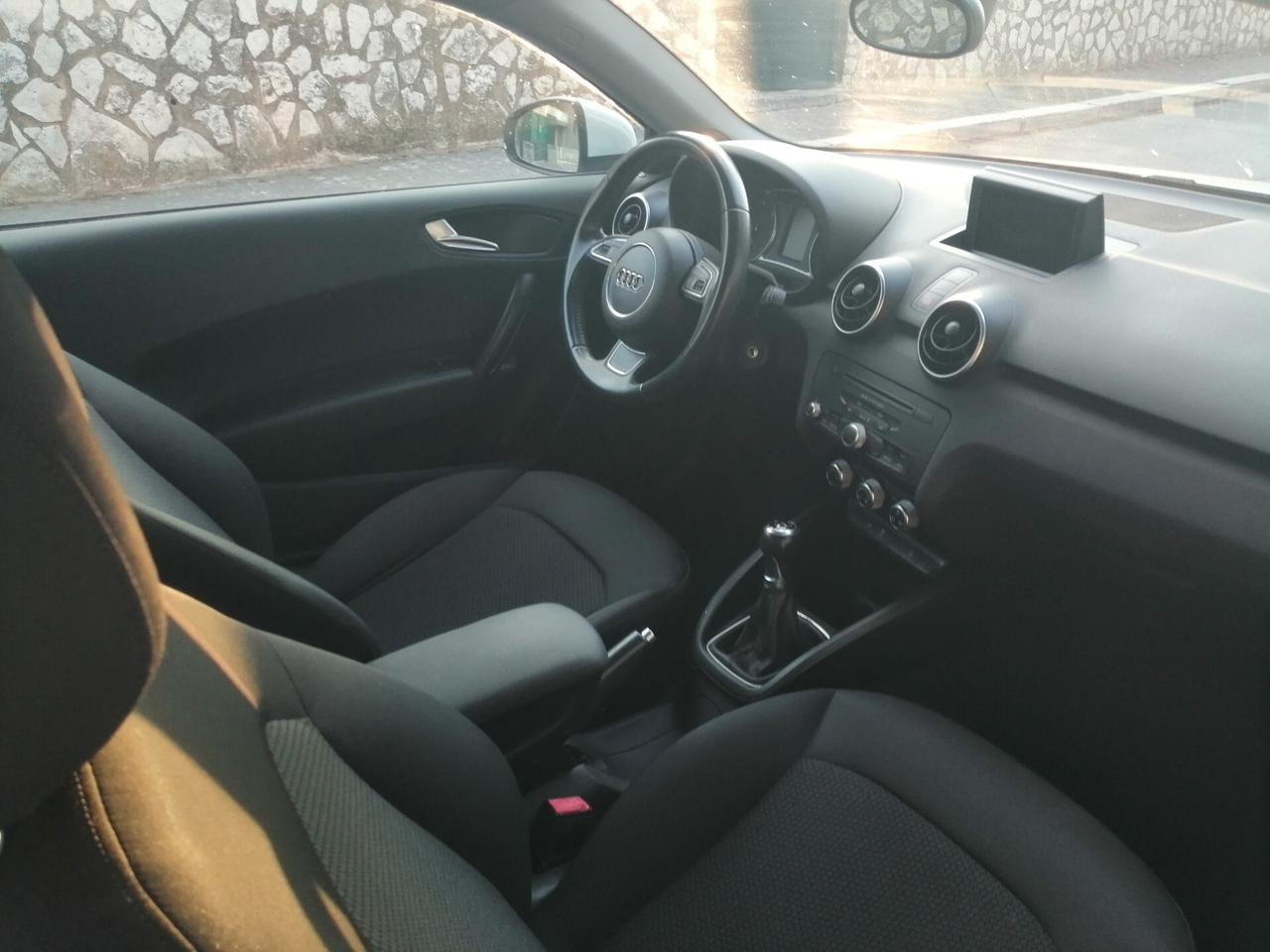 AUDI A1 1.6 TDI 90CV AMBITION 2013 BI-XENON