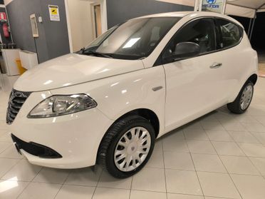 Lancia Ypsilon 0.9 TwinAir 85 CV 5 porte Metano Ecochic Silver