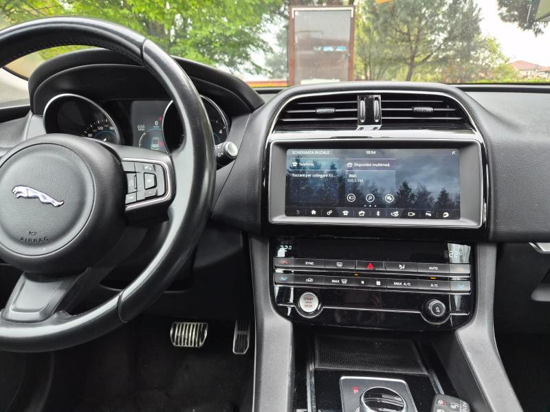 Jaguar F-Pace 2.0d i4 Portfolio awd 180cv auto my19