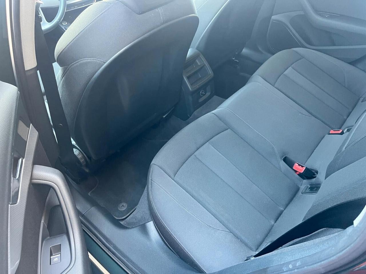 Audi A4 Avant 35 TDI S-tronic Business Sport Gancio