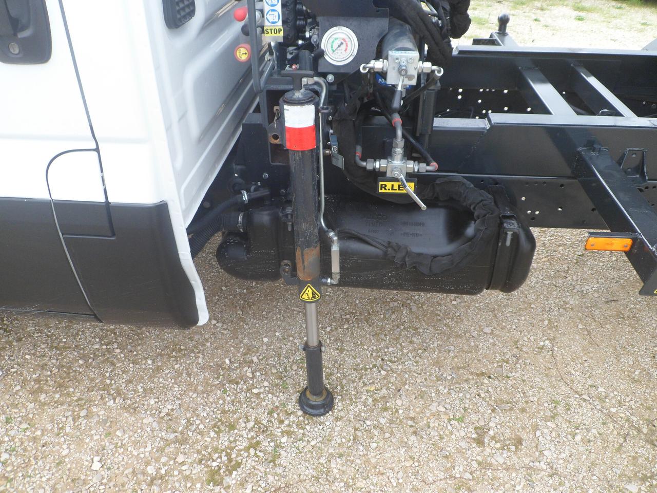 Iveco Daily 35c14 ribaltabile con gru