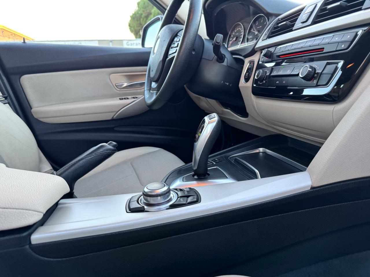 BMW 320d Automatic Touring XDRIVE - Navi 17