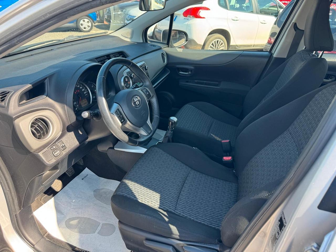 Toyota Yaris 1.4 D-4D 90CV 5P LOUNGE NEOPATENTATI 2014