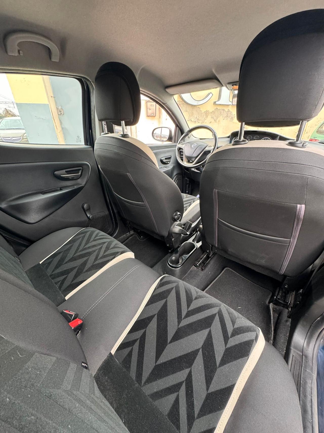 Lancia Ypsilon 0.9 TwinAir 85 CV 5 porte Metano Ecochic Platinum