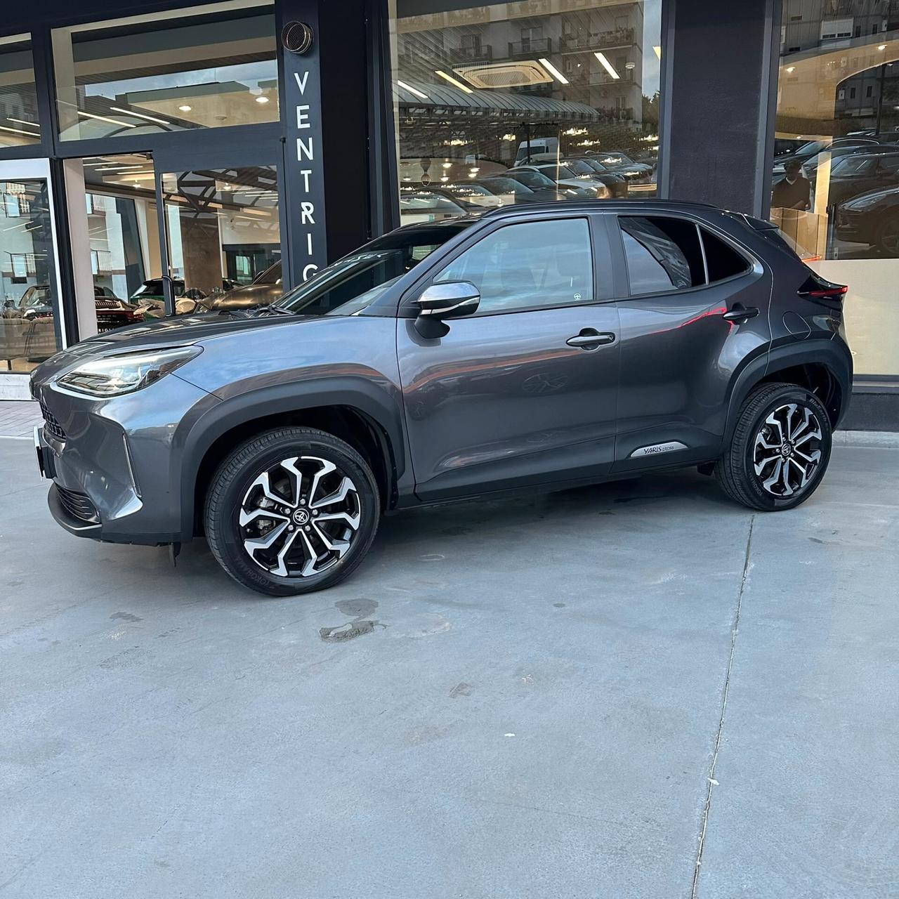 Toyota Yaris Cross 1.5 Hybrid 5p. E-CVT AWD-i Orange Edition