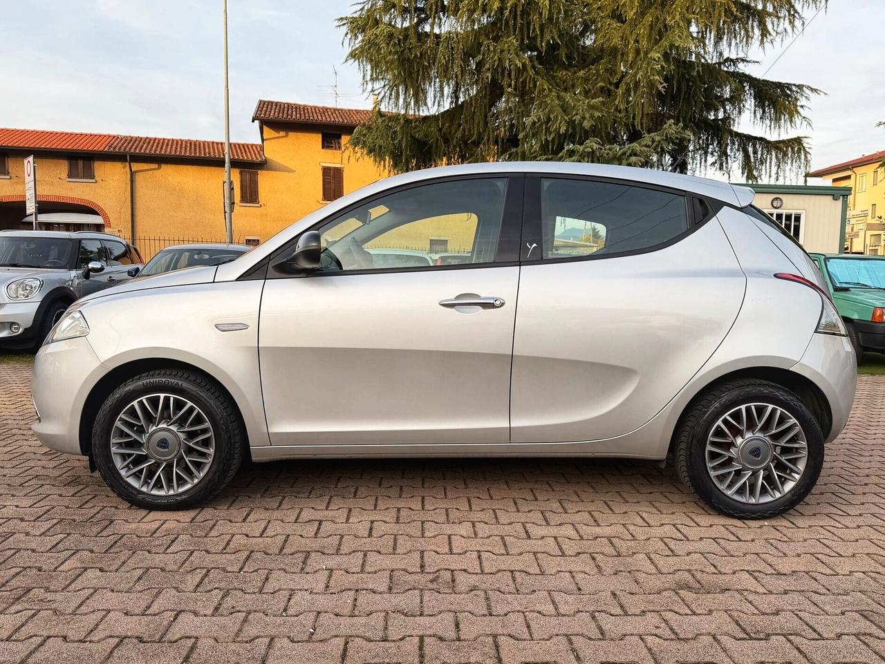 Lancia Ypsilon 1.2 69 CV 5 porte S&S Gold OK NEOPATENTATI