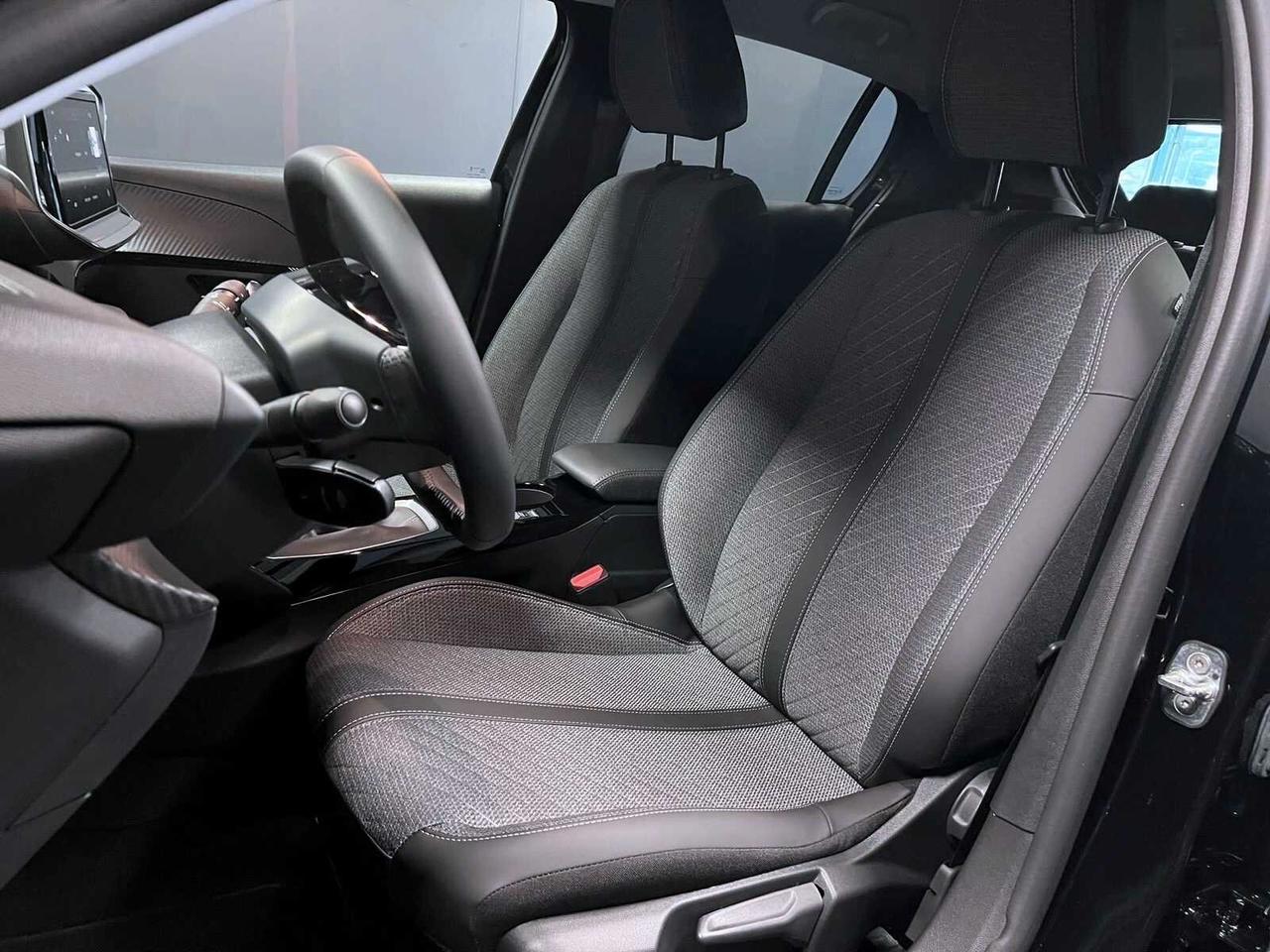 PEUGEOT 208 1.2 PURE TECH 100 CV ALLURE KM0