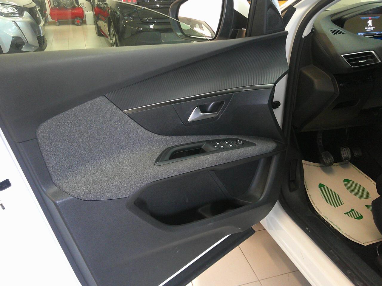 Peugeot 3008 BlueHDi 130 S&S Business