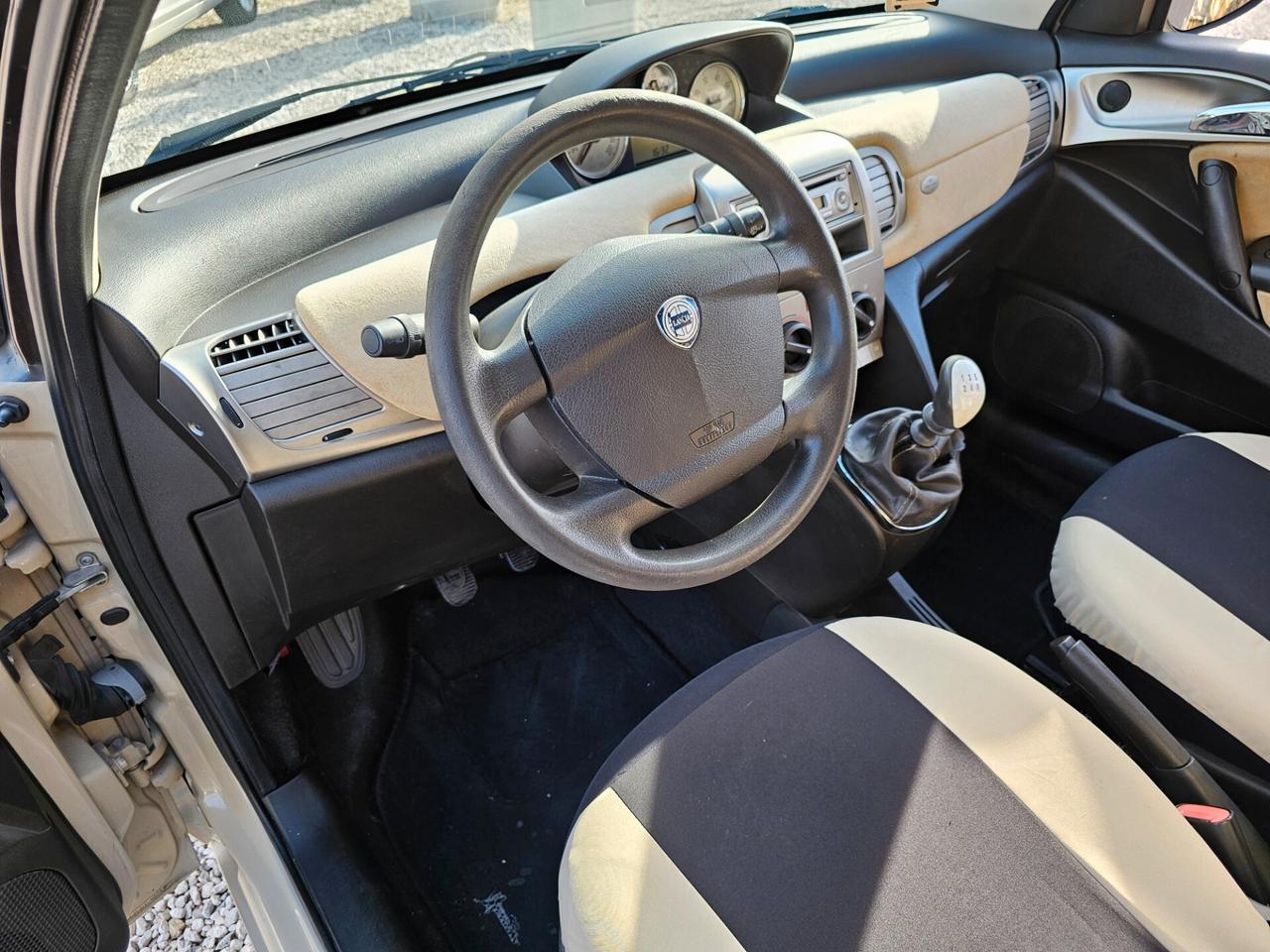 Lancia Ypsilon 1.4 77cv ADATTA X NEOPATENTATI