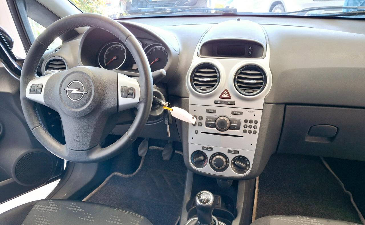Opel Corsa 1.2 5 porte Cosmo