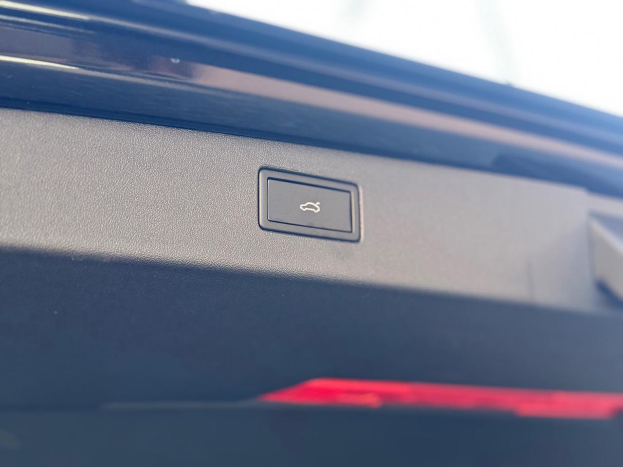 Volkswagen Tiguan 2.0 TDI 150 CV DSG R-Line TETTO IVA DEDUCIBILE