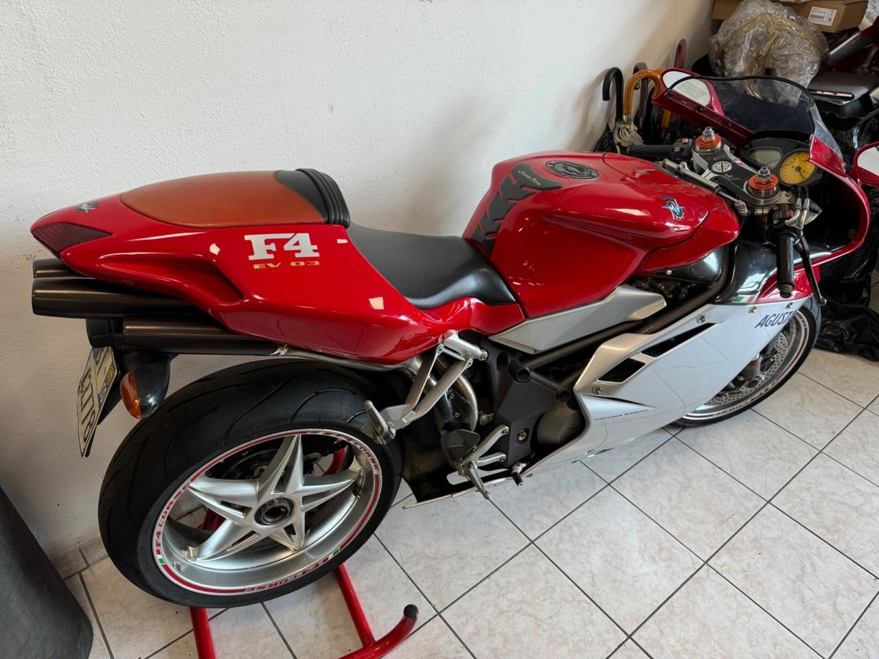 Mv Agusta F4 750 monoposto e biposto