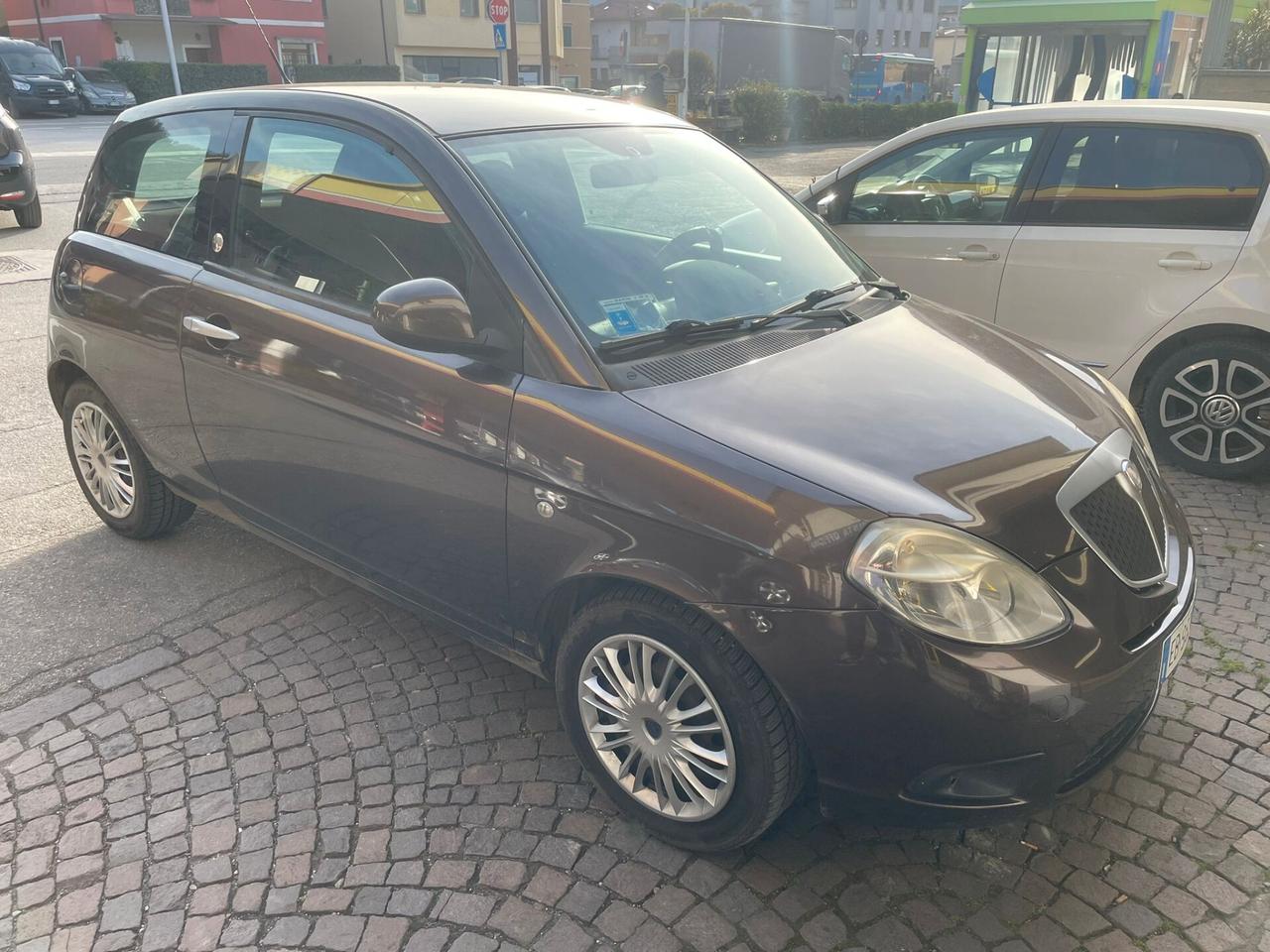Lancia Ypsilon 1.4 Argento Ecochic GPL