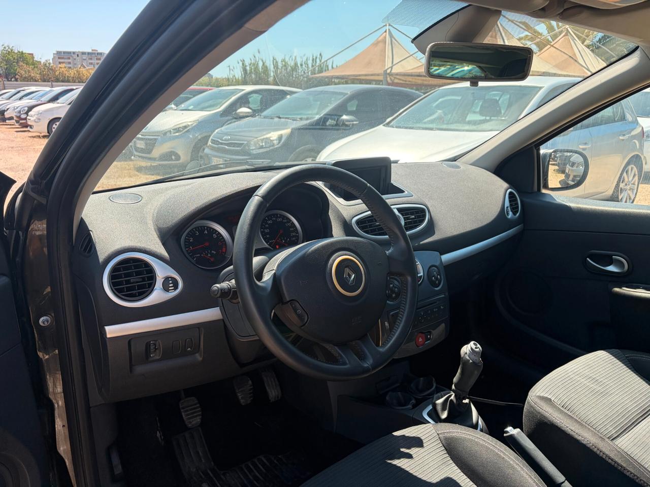 RENAULT CLIO 1.2 75CV ANNO 2012 ADATTA NEOPATENTATI