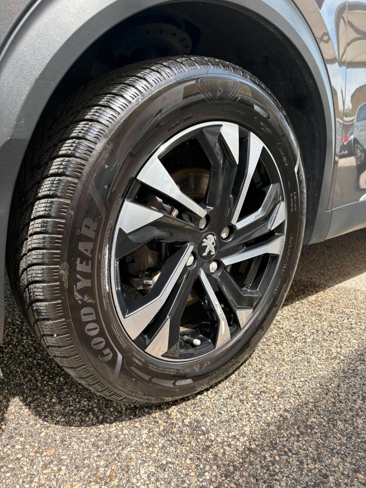 Peugeot 2008 130cv automatica Allure 12/21