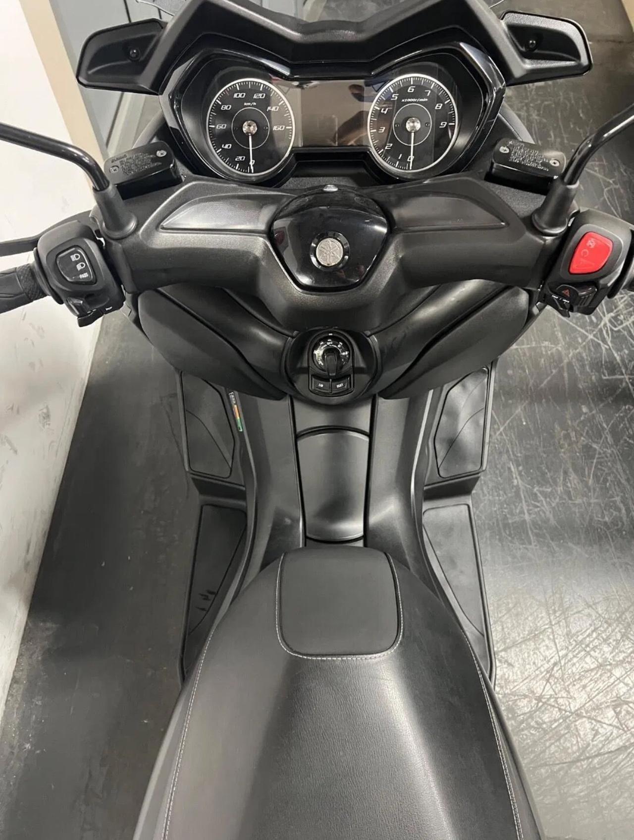 Yamaha X-Max 300